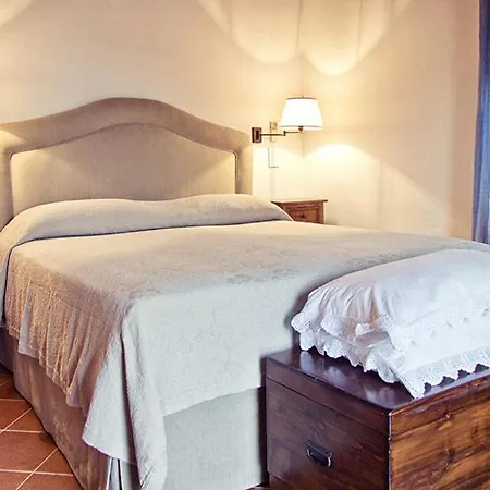 Apartment Sleeps 11 With Pool And Air Con