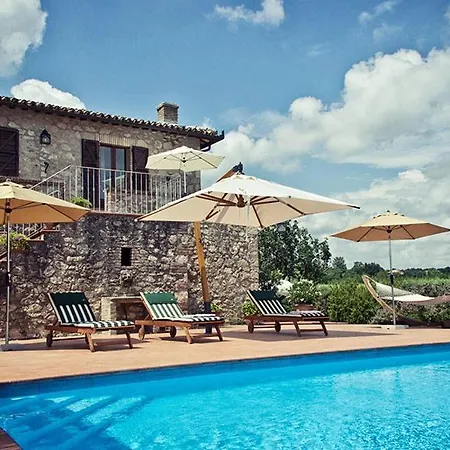 Sleeps 11 With Pool And Air Con Apartment