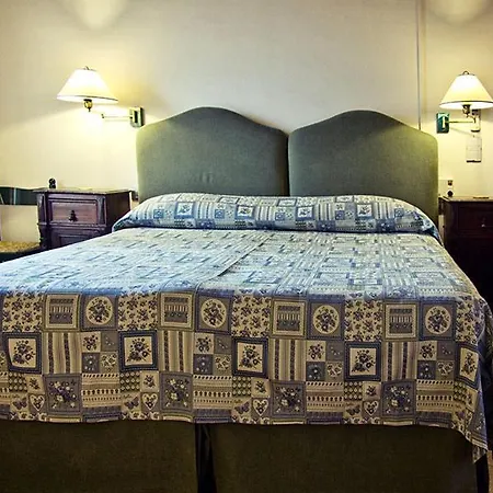 Sleeps 11 With Pool And Air Con Apartment